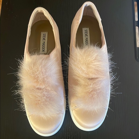 Steve Madden Shoes - Steve‎ Madden Women's Pompom Bryanne Platform Slip-On Sneakers Size 9